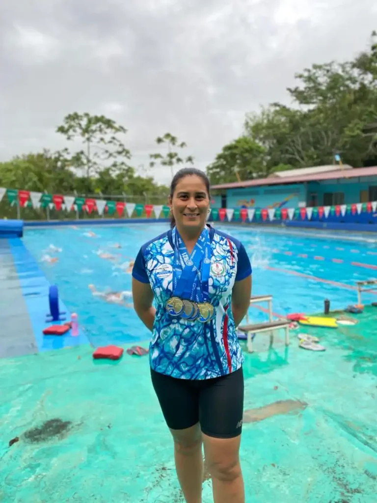 los entrenadores de ADENAPEZ Francisco Alvarado Guadalupe Jiménez Helen Morera y Allan Garita participaron en el Torneo Nacional Máster de Piscina Larga FECODA 2021 2