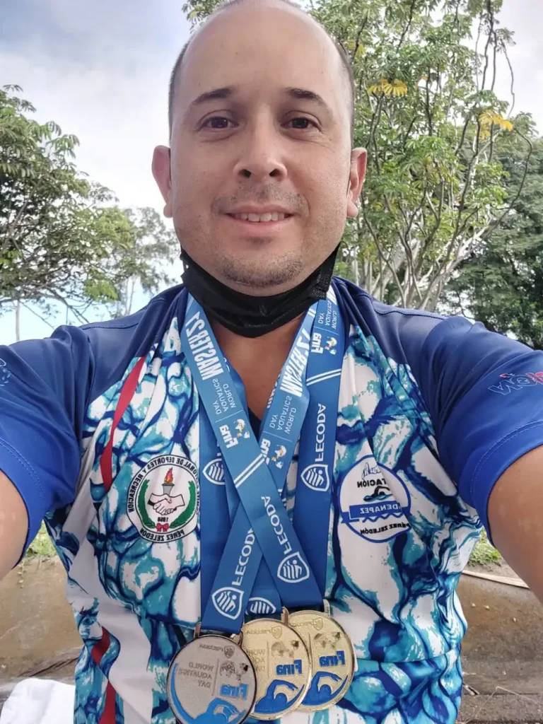 los entrenadores de ADENAPEZ Francisco Alvarado Guadalupe Jiménez Helen Morera y Allan Garita participaron en el Torneo Nacional Máster de Piscina Larga FECODA 2021 7